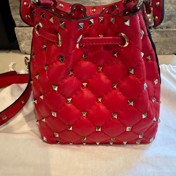 Valentino Garavni mini bucket bag with studs - RED - Picture 5 of 11